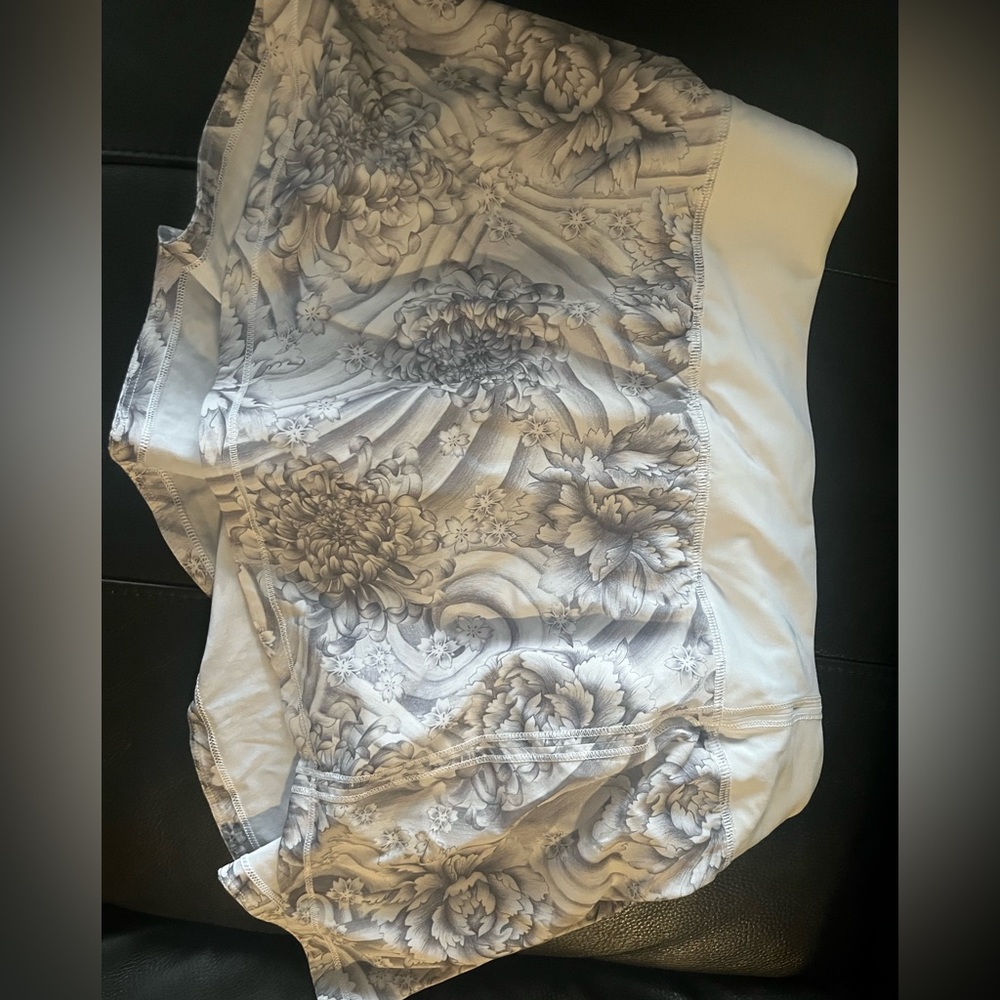 Lululemon size 6